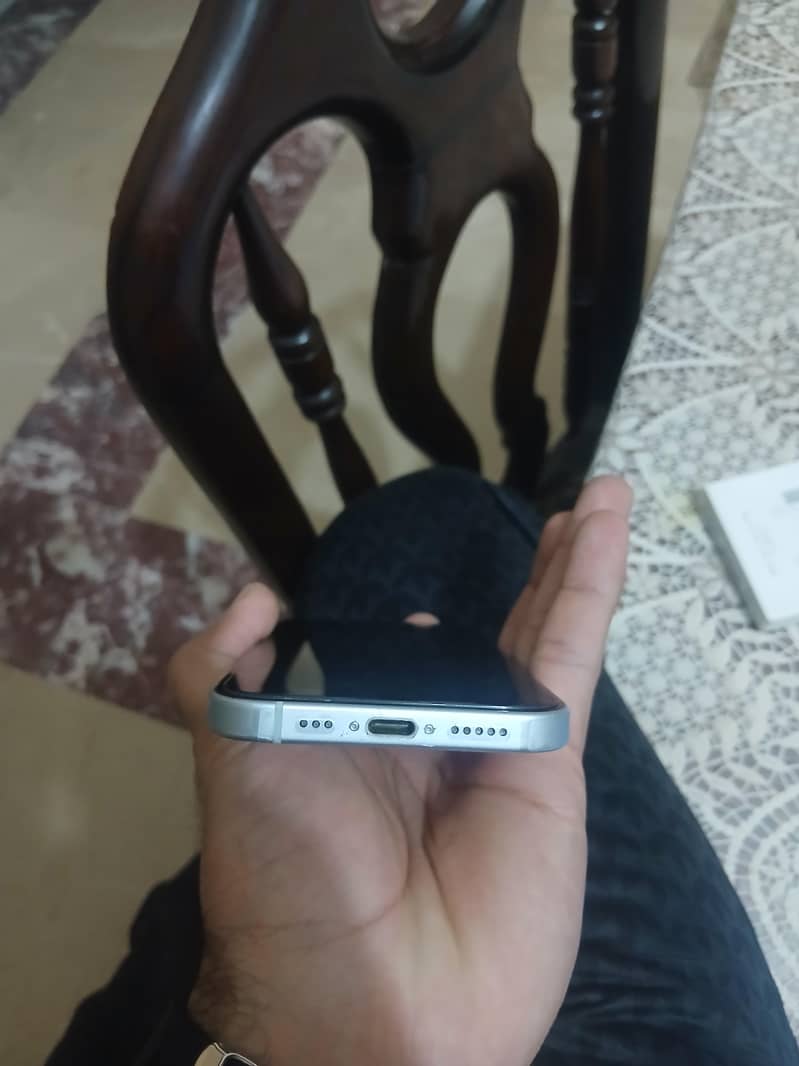 Apple iPhone 15 6