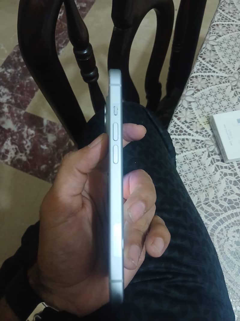 Apple iPhone 15 7