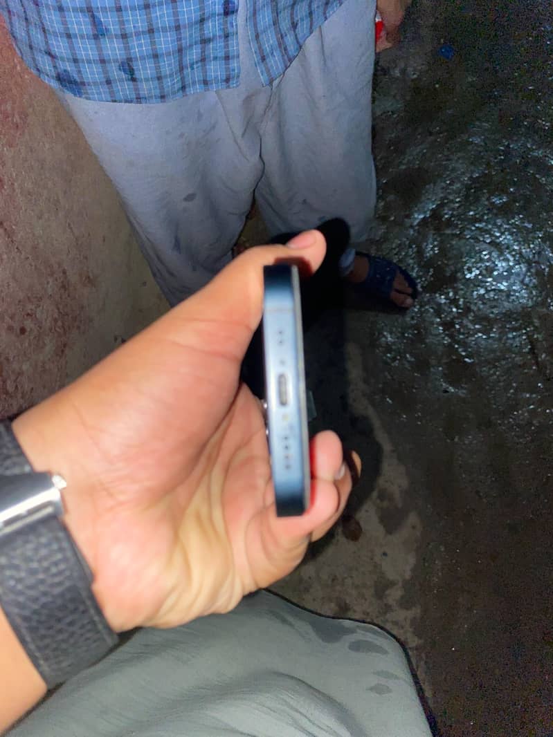 Apple iPhone 13 mini 0
