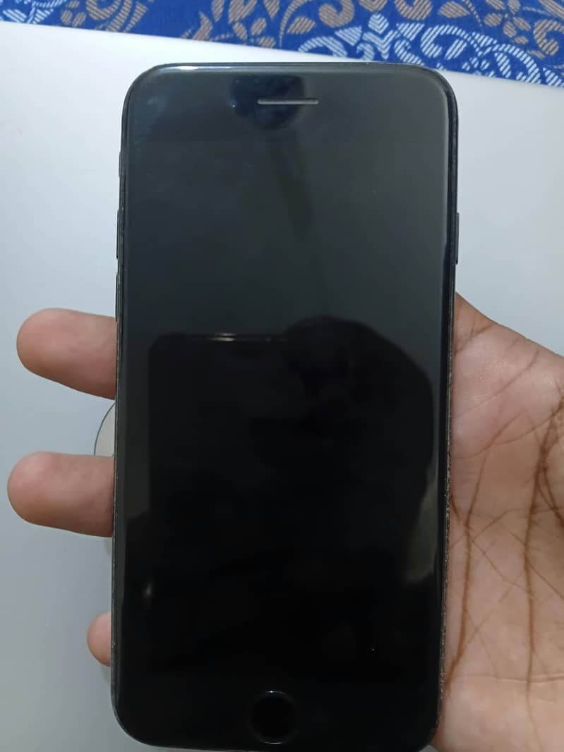 Apple iPhone 7 0