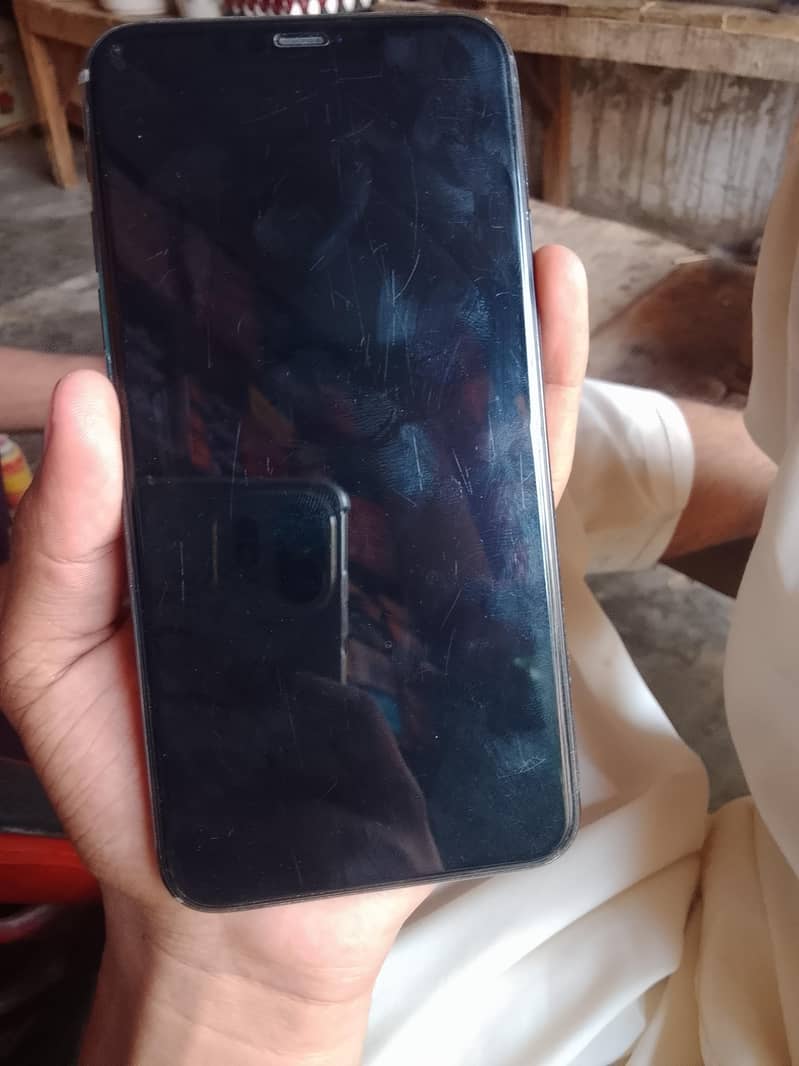 Apple iPhone 11 Pro Max 2
