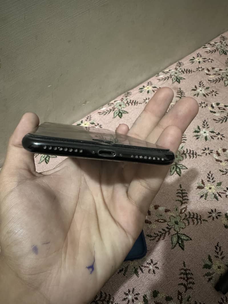 Apple iPhone 7 Plus 1