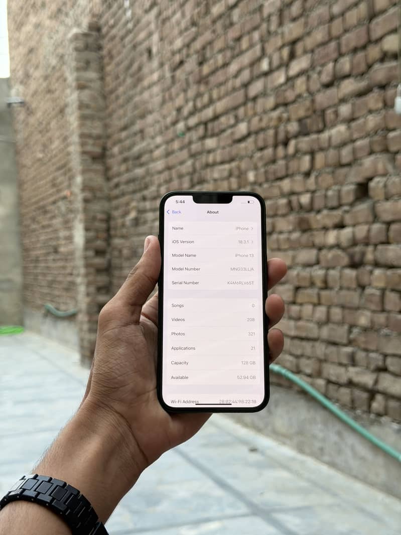 Apple iPhone 13 2