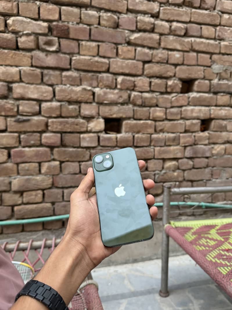 Apple iPhone 13 4