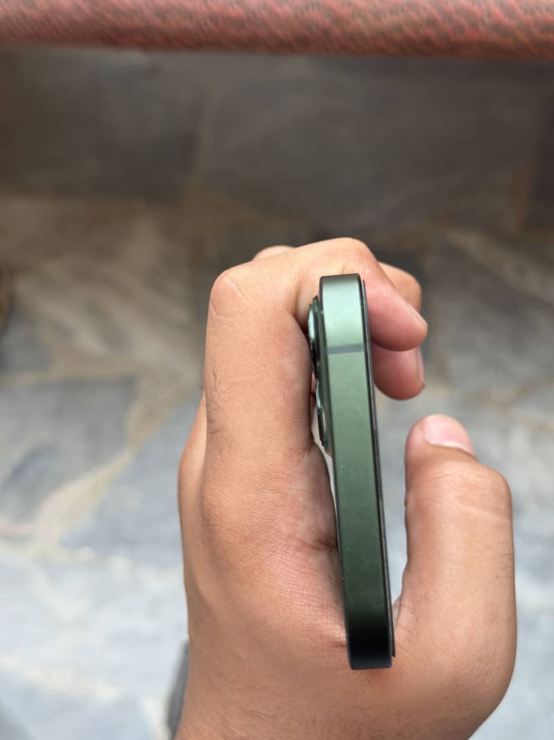 Apple iPhone 13 7