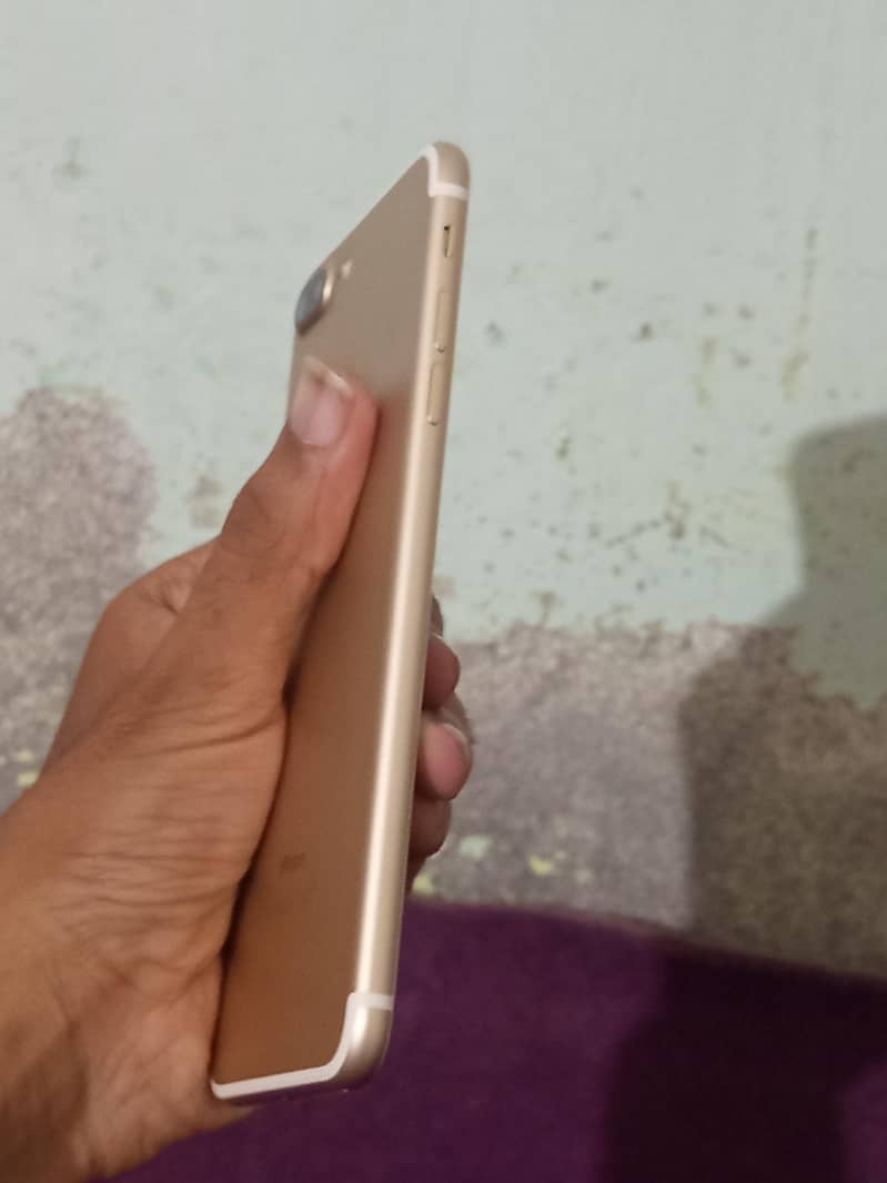 Apple iPhone 7 Plus 2