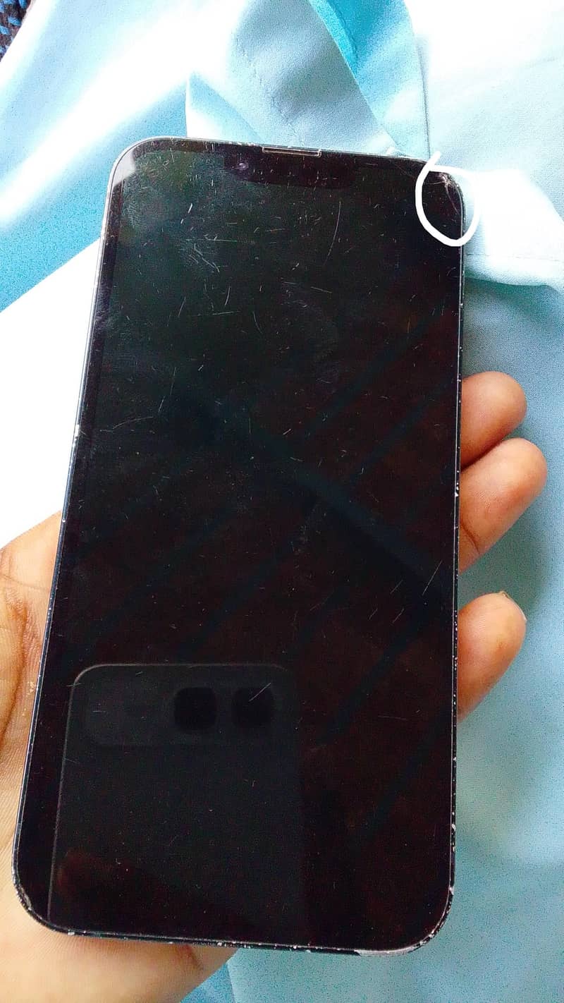 Apple iPhone 13 4