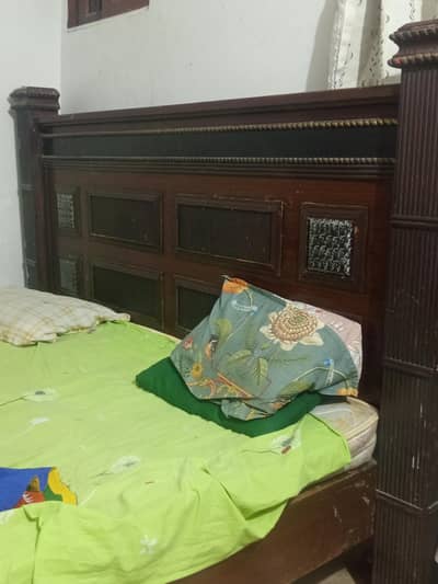 Premium Wooden King Size Bed – Excellent Condition