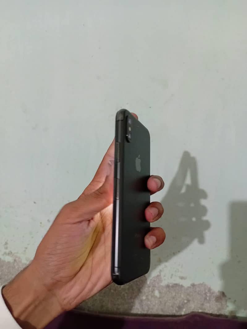 Apple iPhone X 4