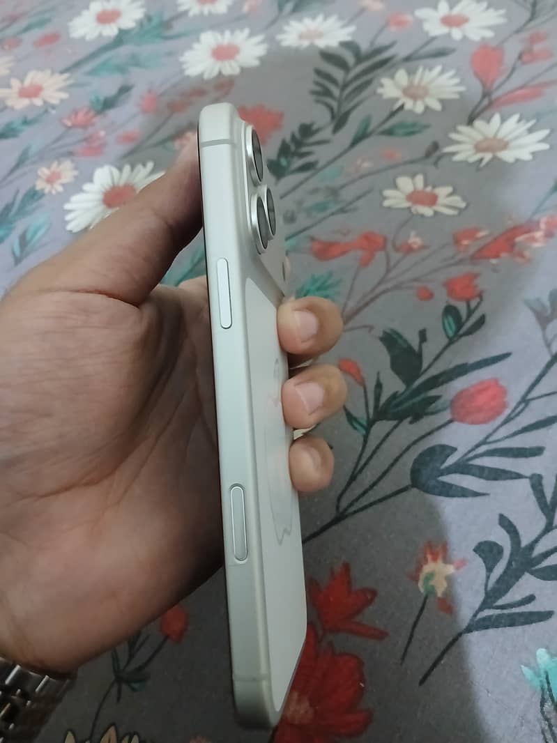 Apple iPhone 17 Pro Max 4