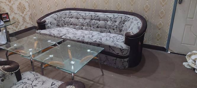 5 Seater Sofa Set, 2 Side table For Sale