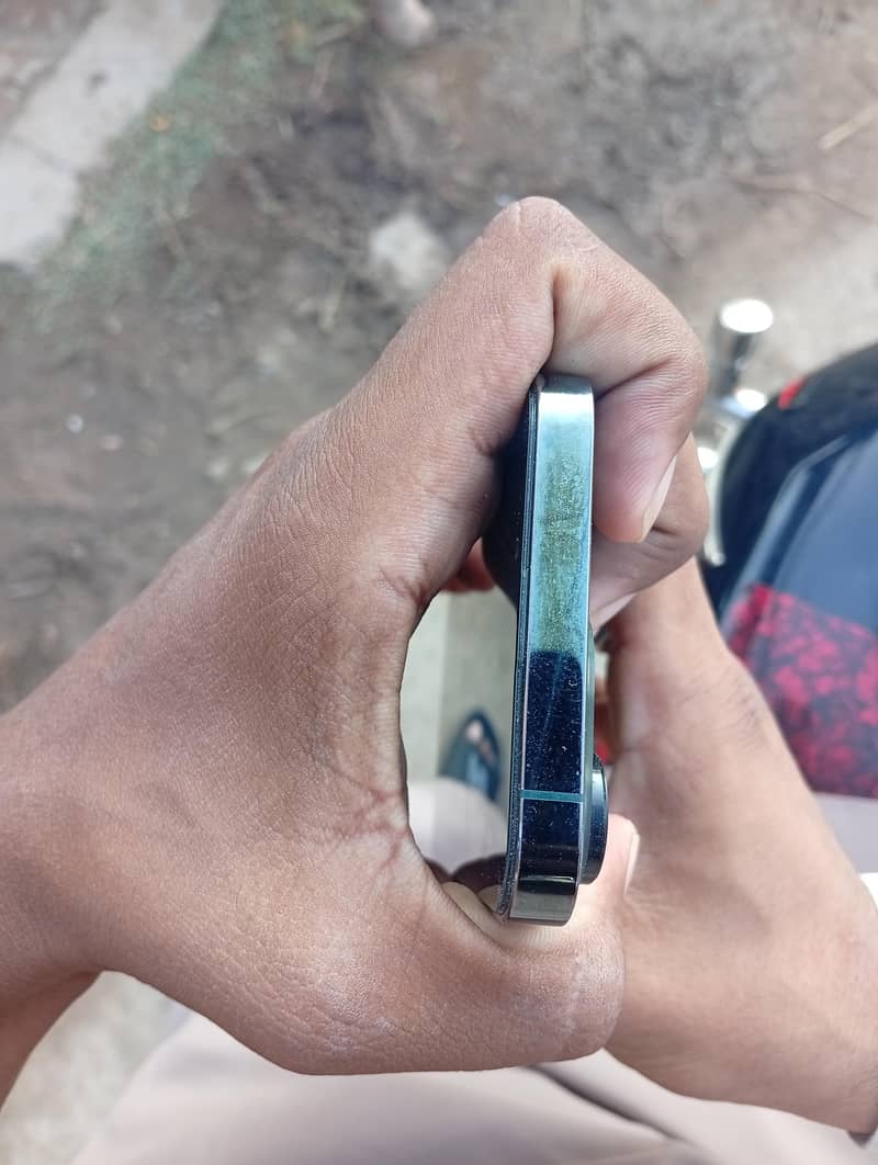 Apple iPhone 13 Pro 0