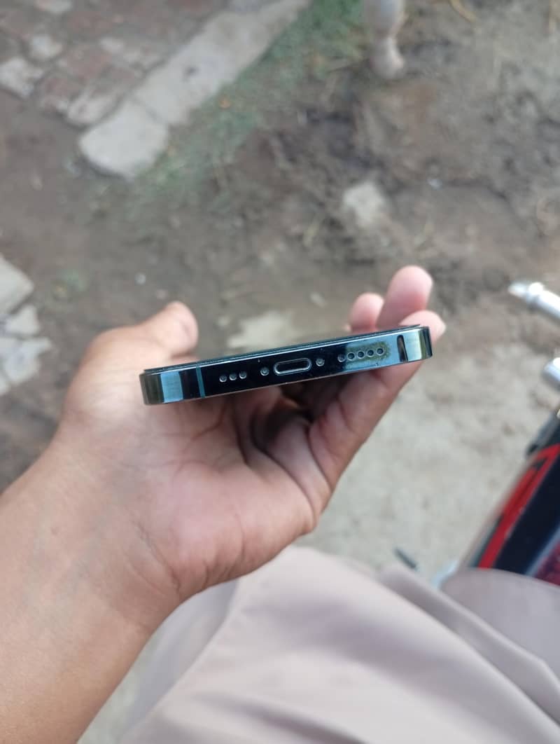 Apple iPhone 13 Pro 3