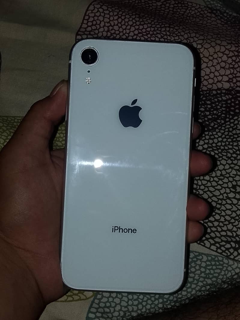 Apple iPhone XR 4