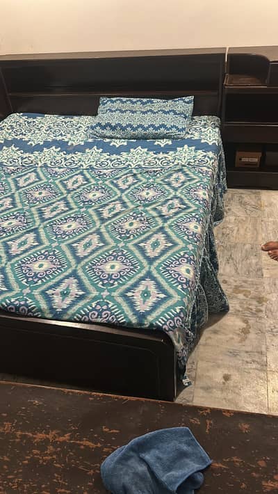 Queen size bed set with dressing and side tables