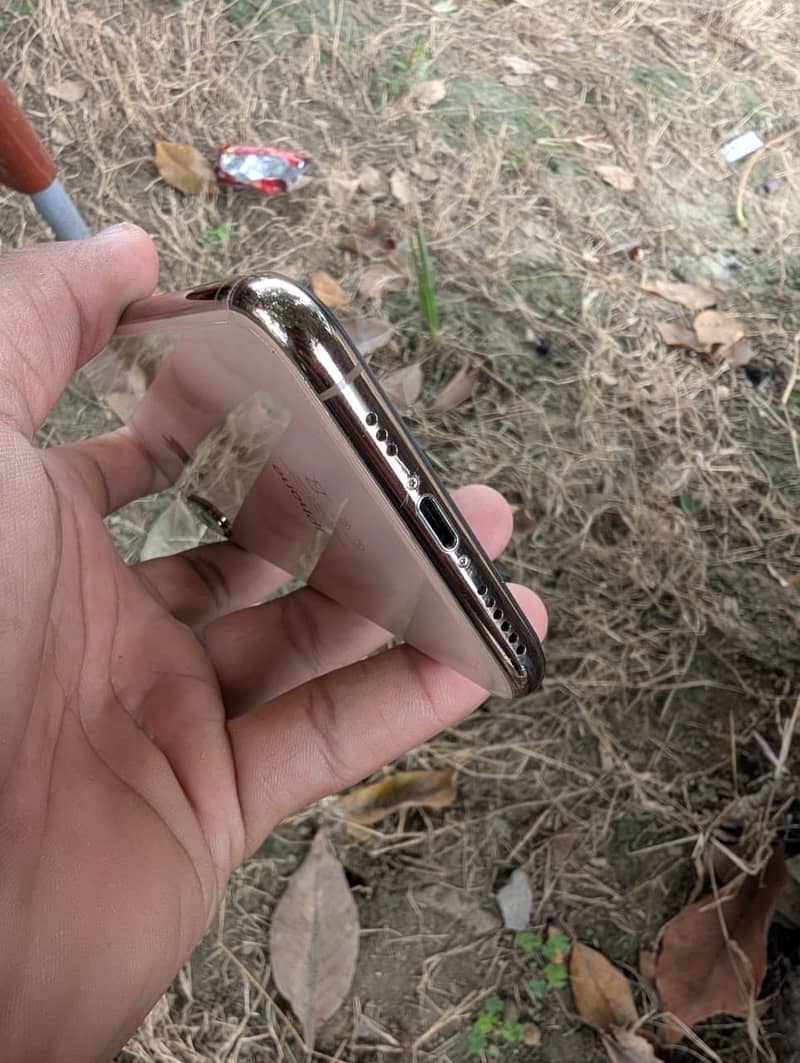 Apple iPhone XS 3