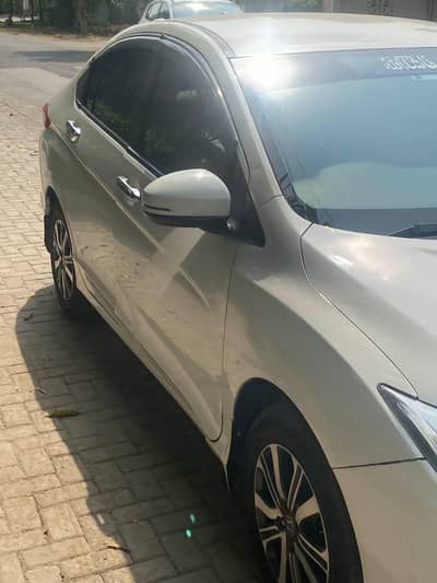 Honda City 2022 model town lahore call 03009494194