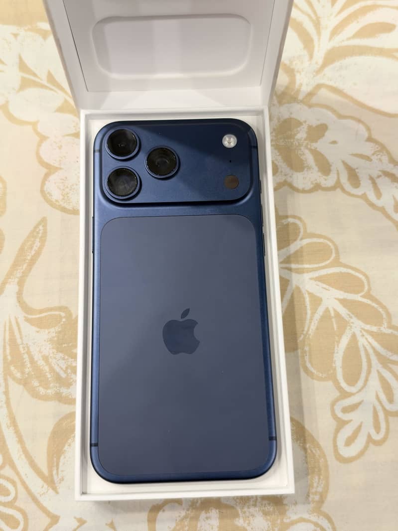 Apple iPhone 17 Pro Max 0
