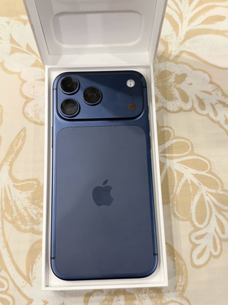 Apple iPhone 17 Pro Max 2
