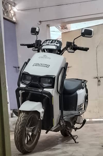 Crown flash EV