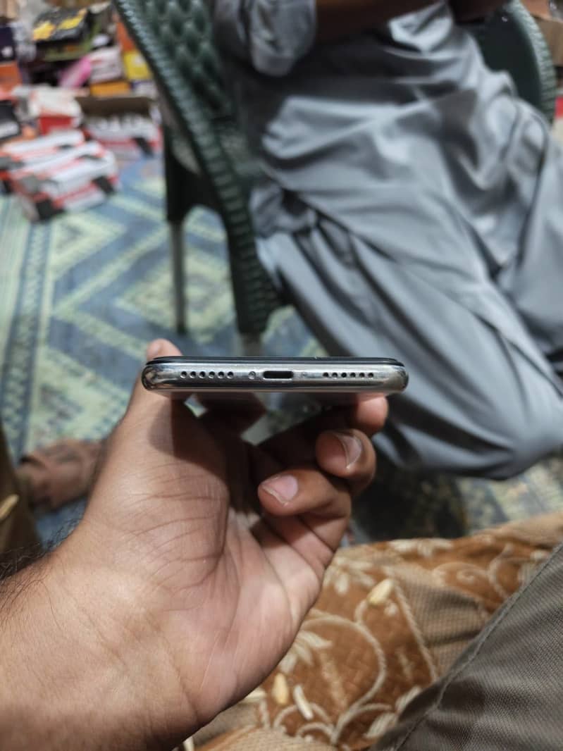 Apple iPhone X 6