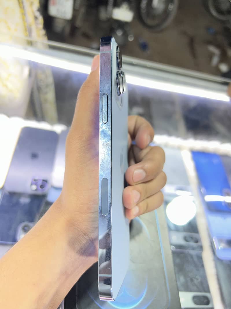 Apple iPhone 13 Pro Max 2