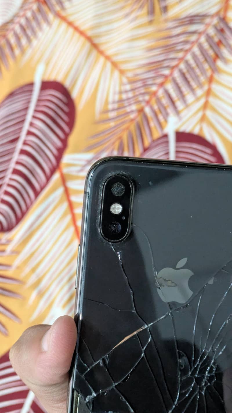 Apple iPhone XS 4