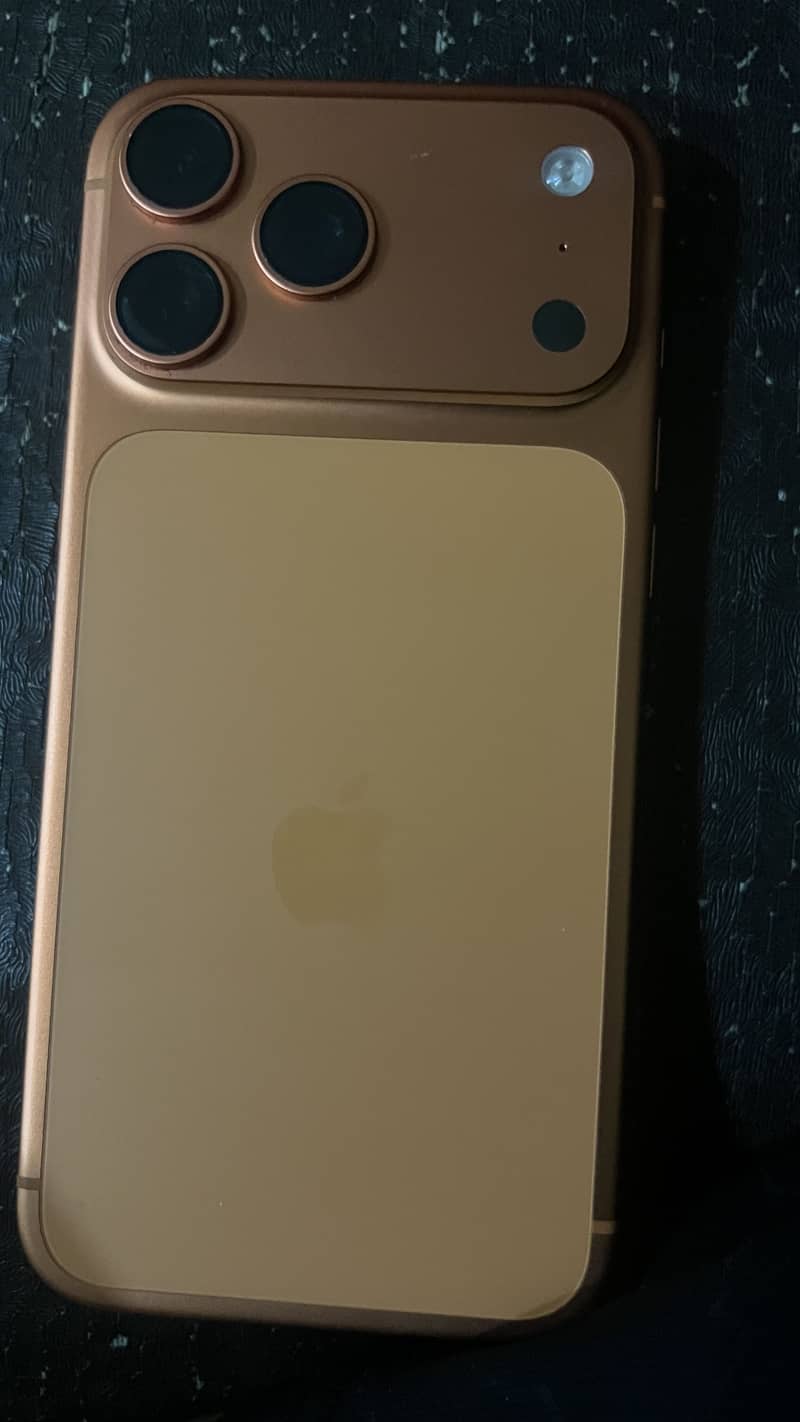 Apple iPhone 17 Pro Max 4