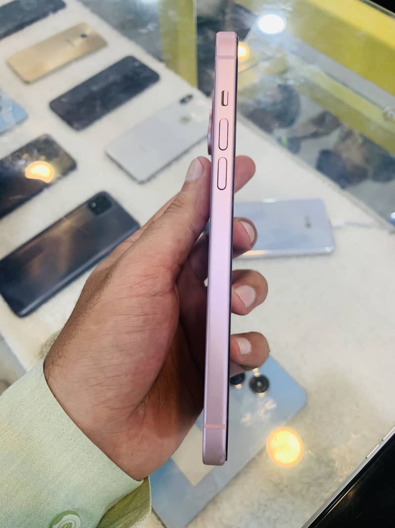 Apple iPhone 15 plus 4