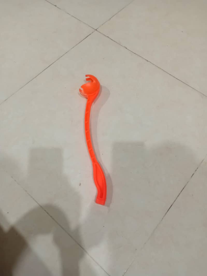 Ball thrower 0