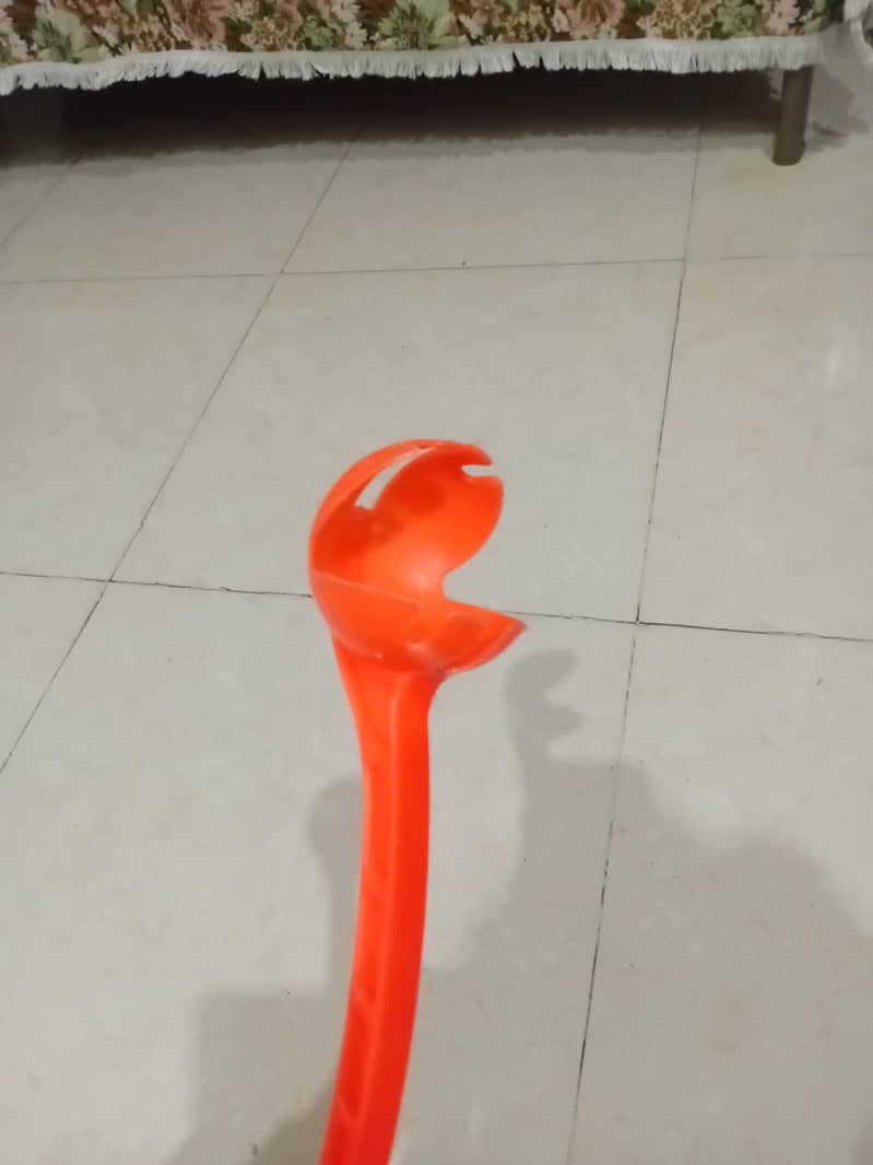 Ball thrower 1