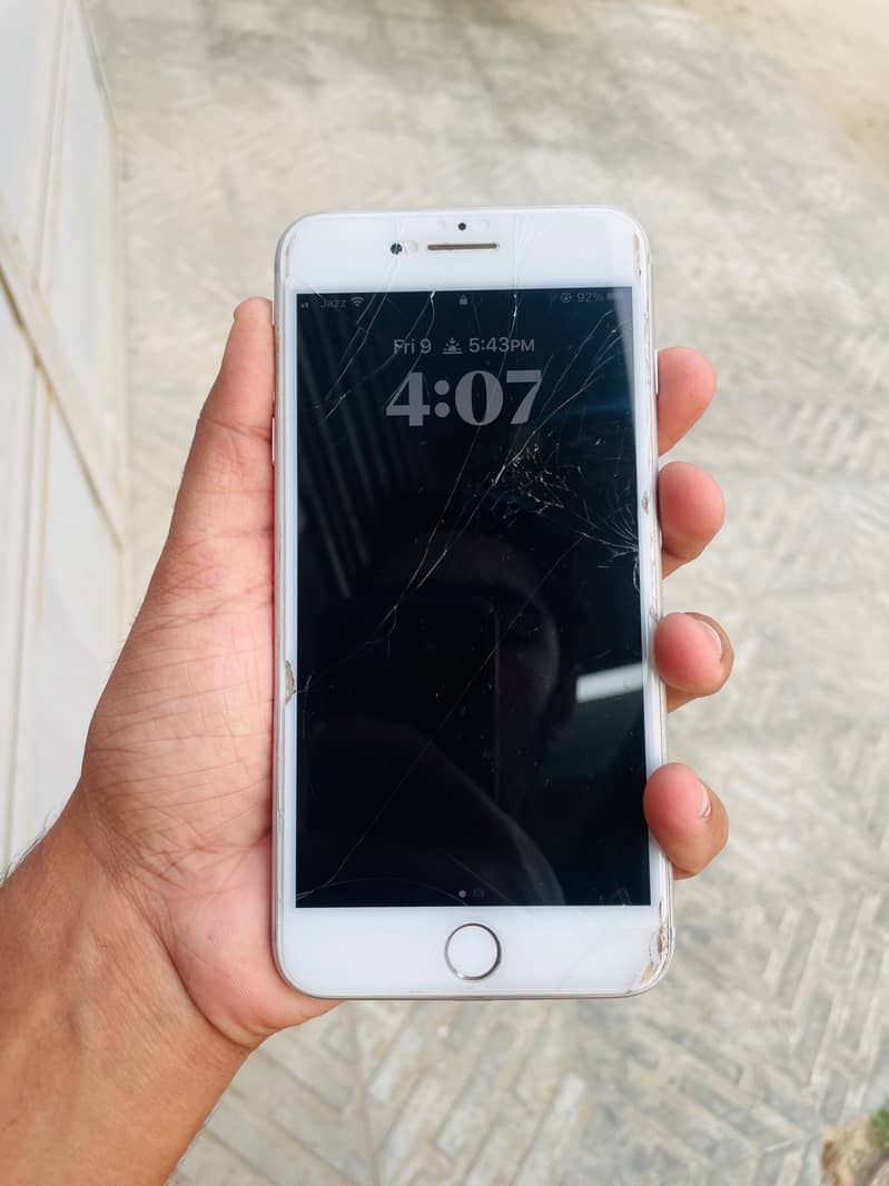 Apple iPhone 8 Plus 1
