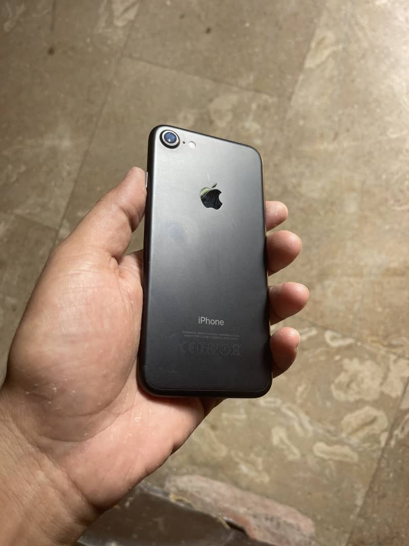 Apple iPhone 7 2
