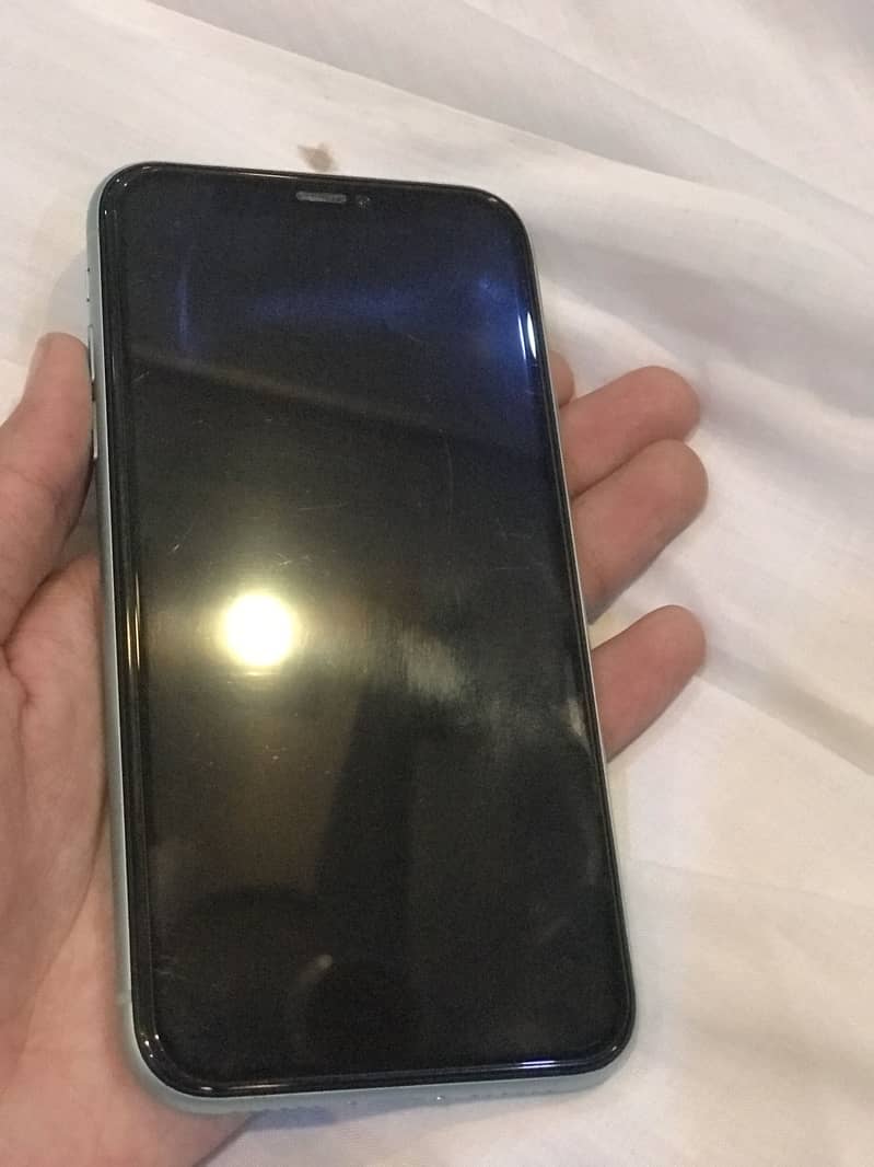Apple iPhone 11 4