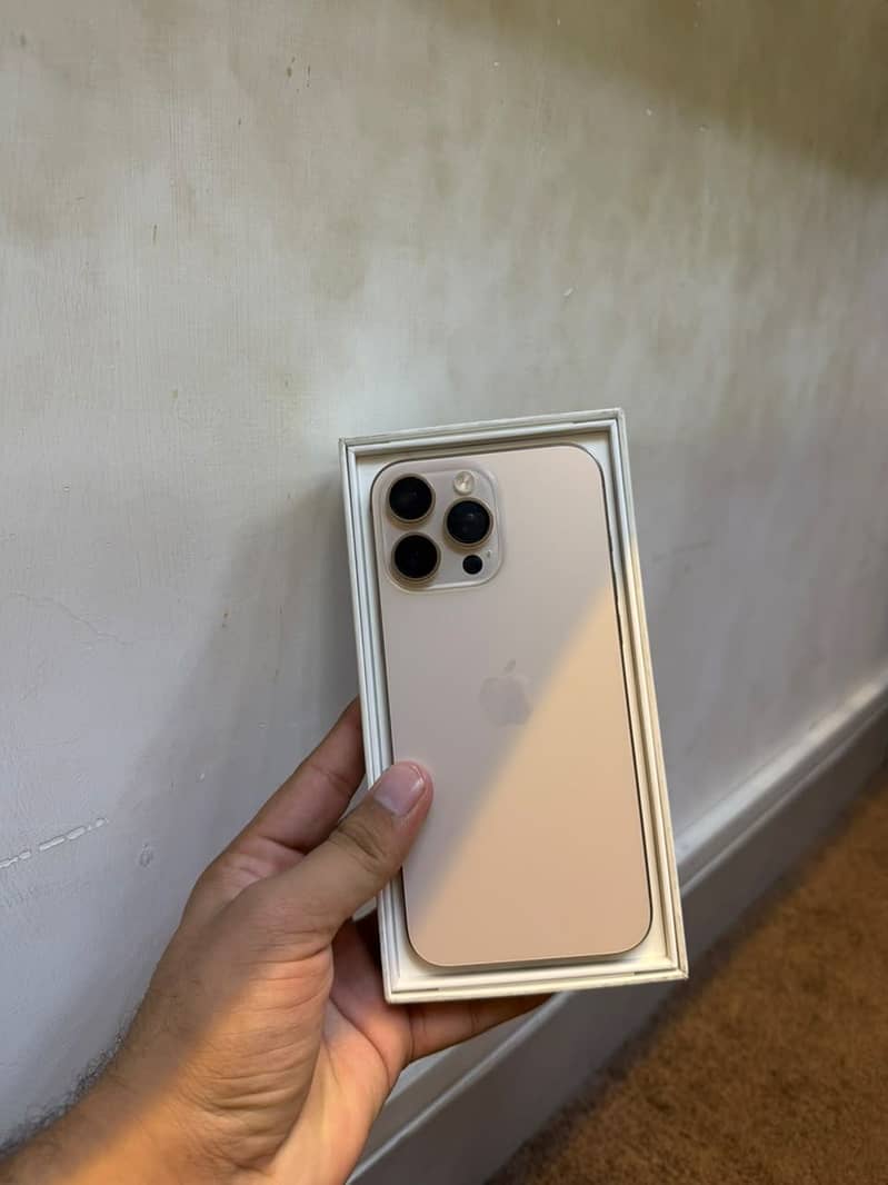 Apple iPhone 16 Pro Max 0