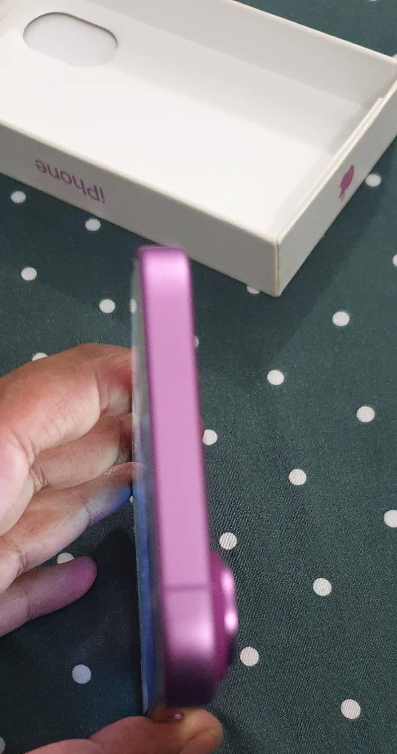 Apple iPhone 16 4