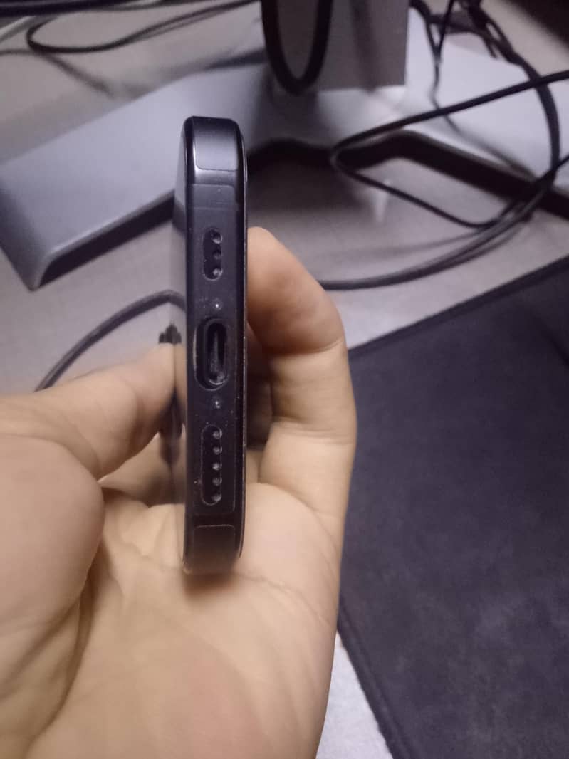 Apple iPhone 16 Pro 2