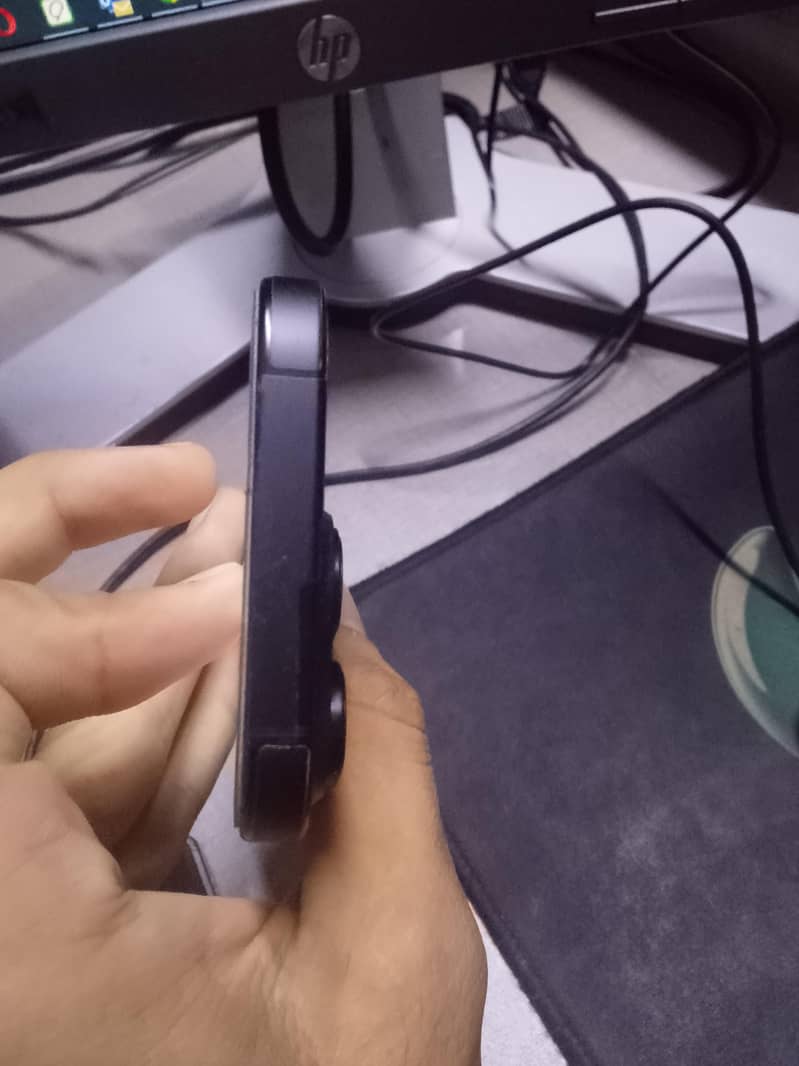 Apple iPhone 16 Pro 3