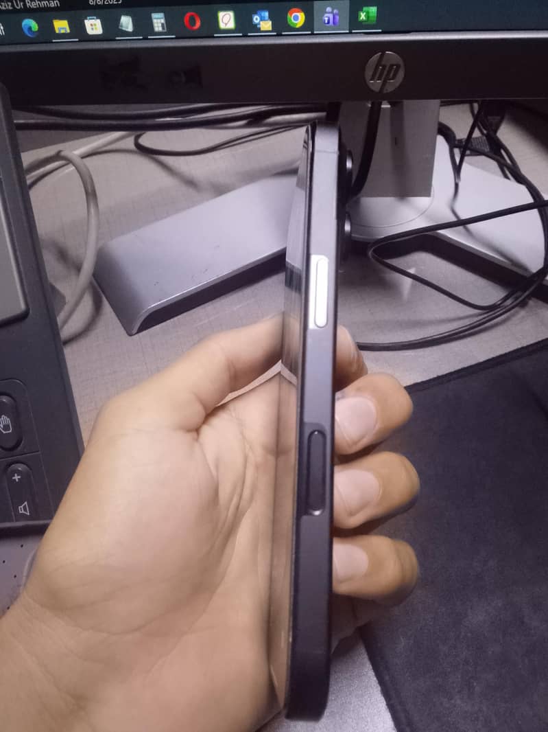 Apple iPhone 16 Pro 4