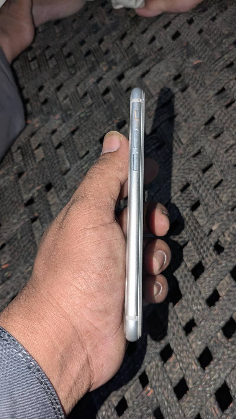 Apple iPhone 8 4