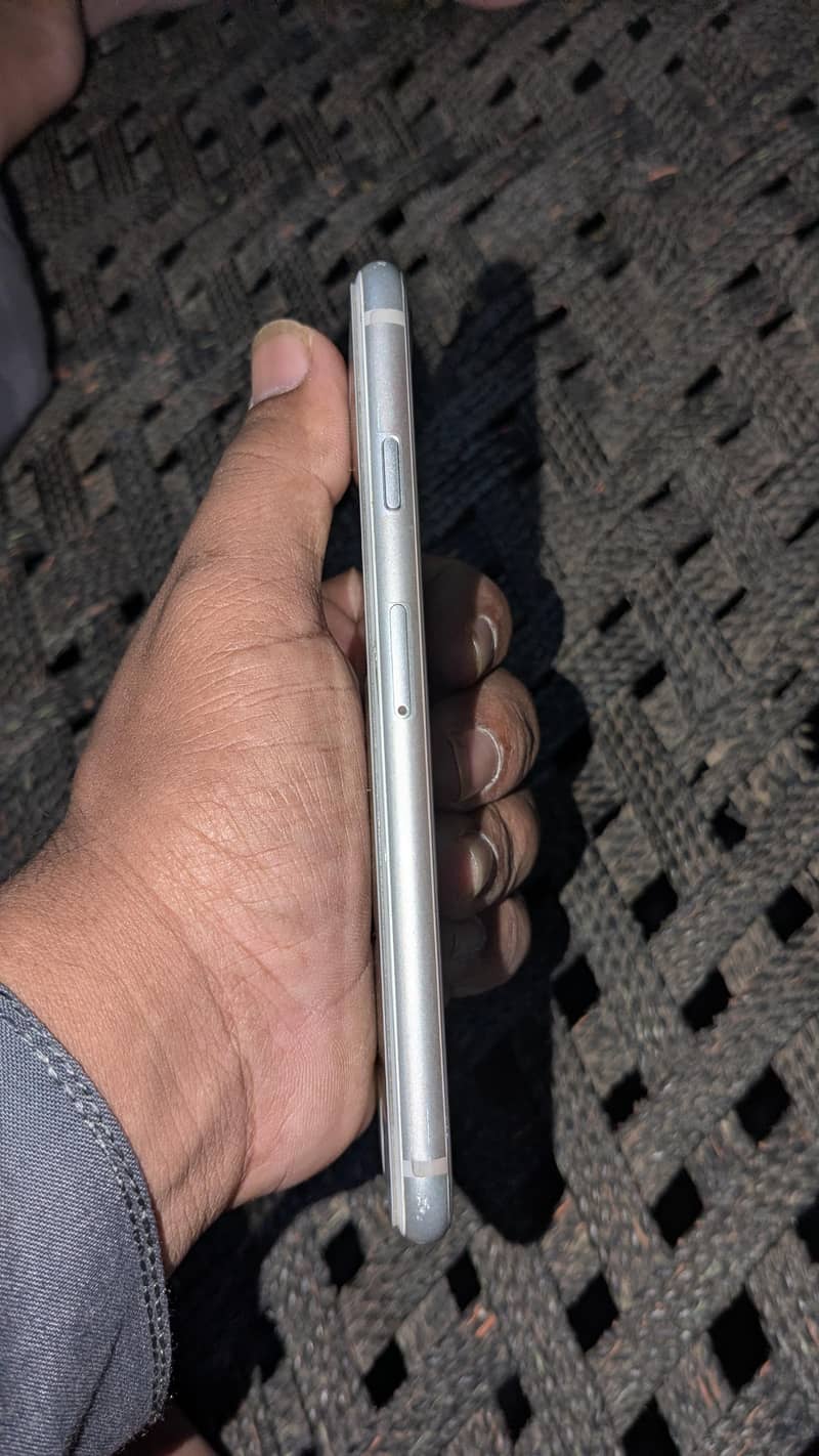 Apple iPhone 8 5
