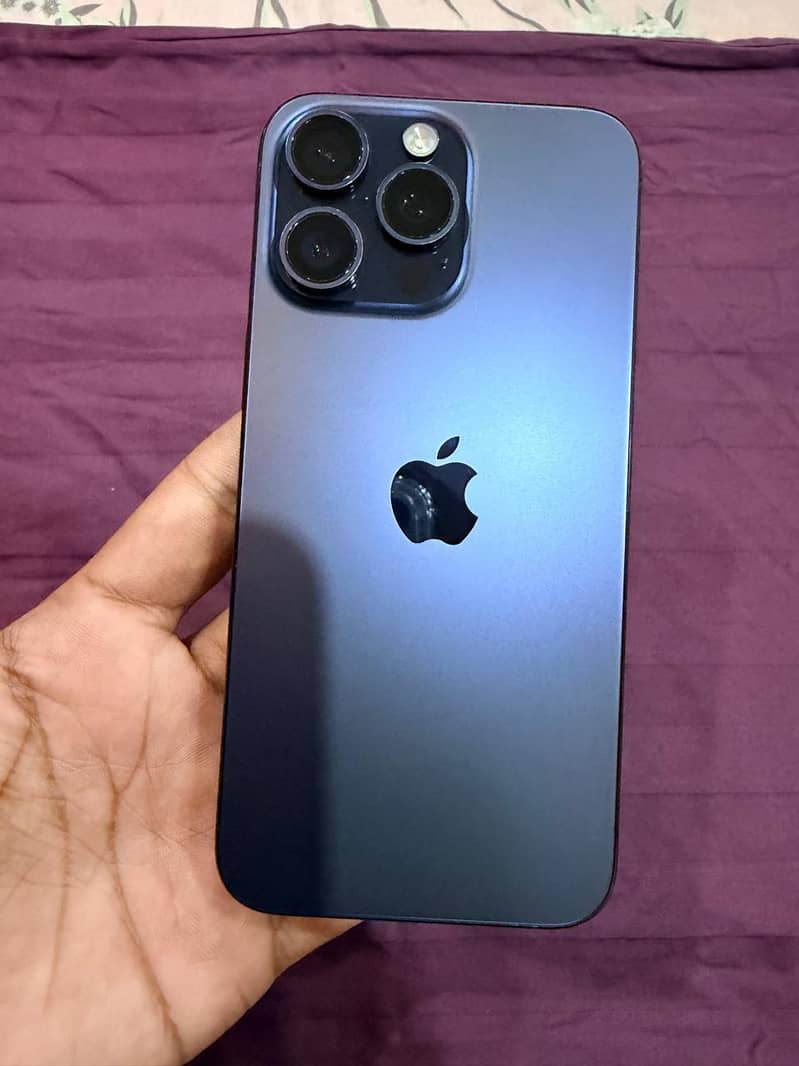 Apple iPhone 15 Pro Max 0