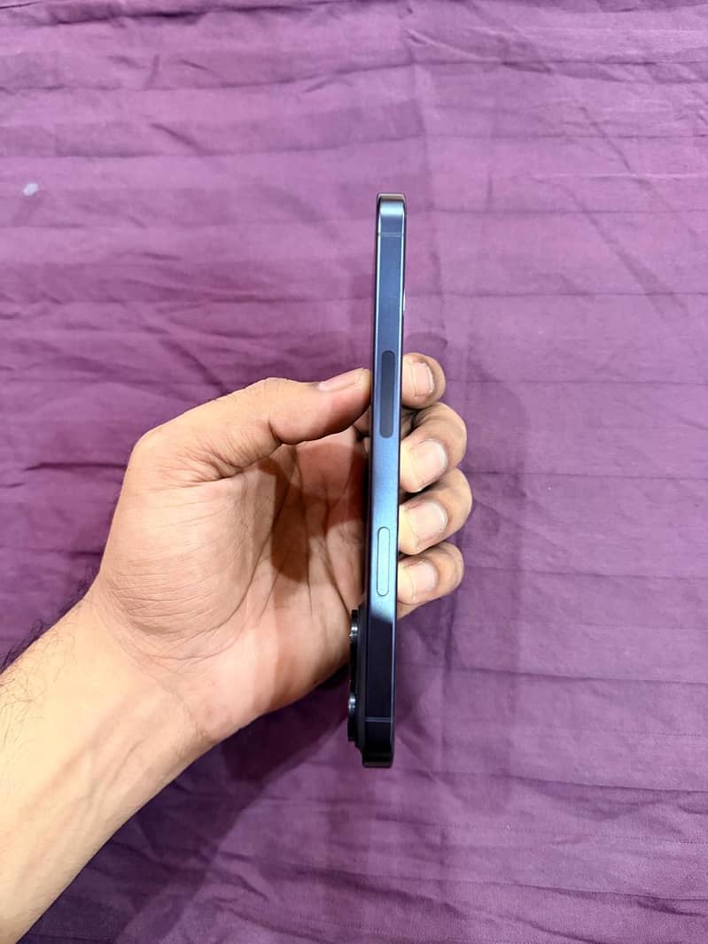 Apple iPhone 15 Pro Max 3