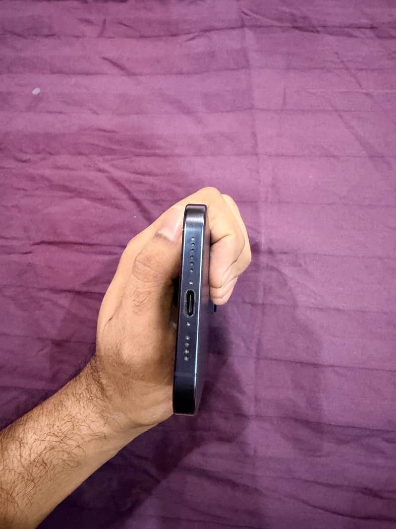 Apple iPhone 15 Pro Max 4