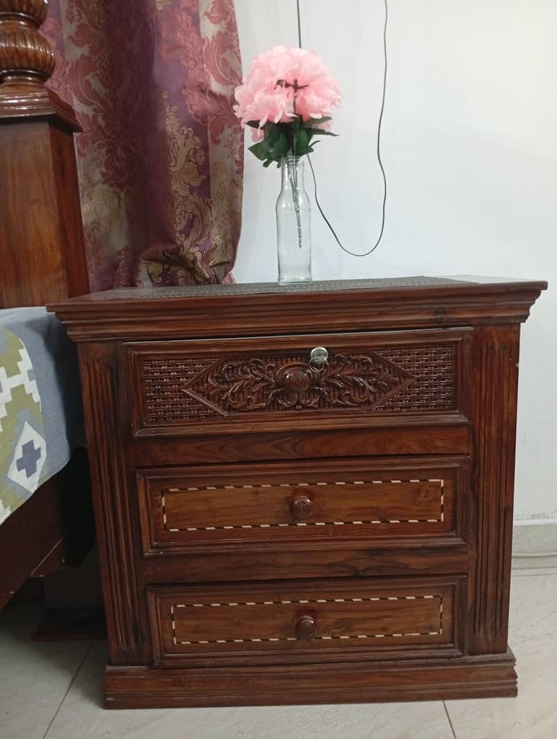 bed set with dressing table 0