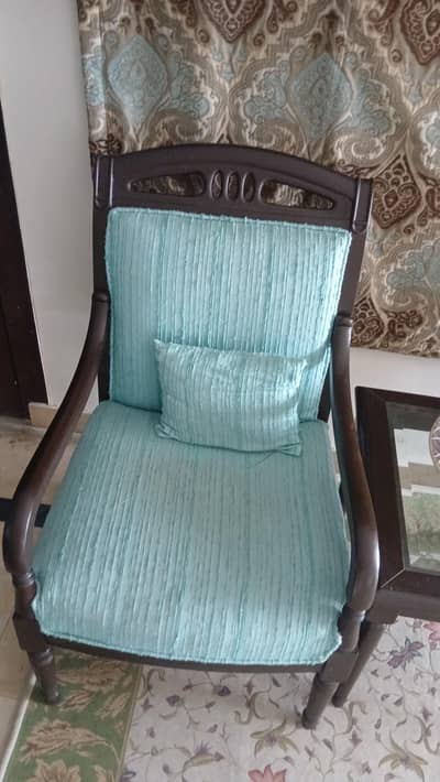 bedroom chairs with table
