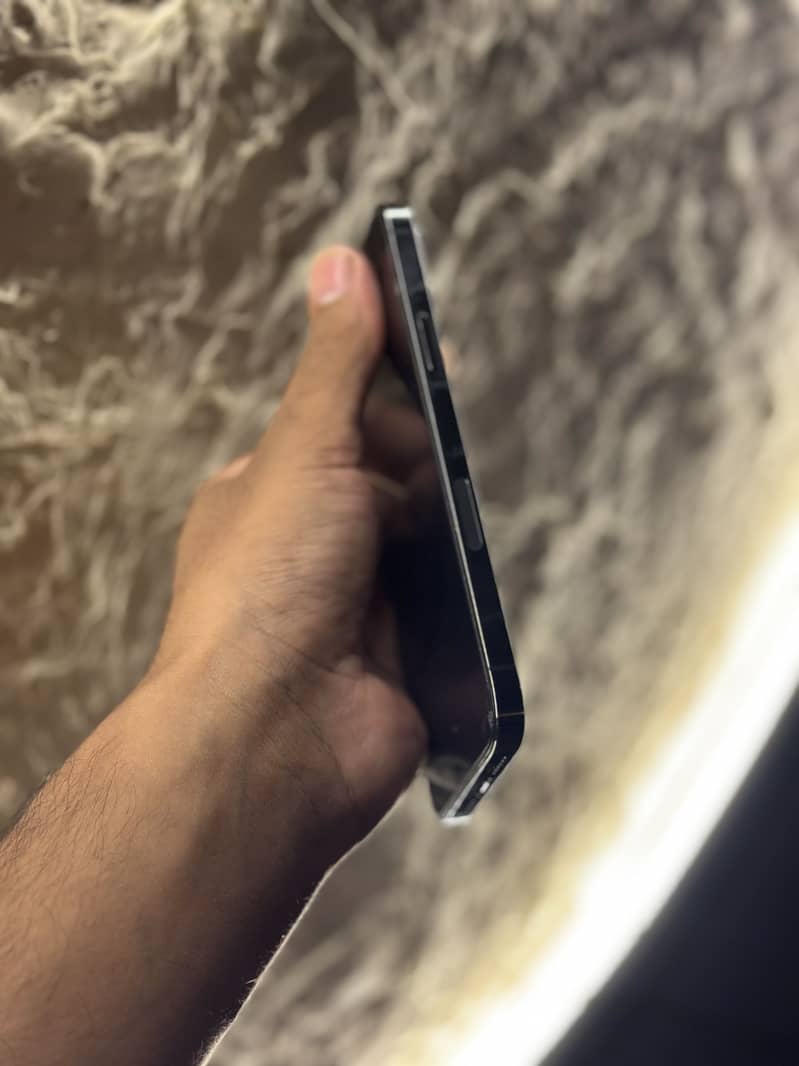Apple iPhone 13 Pro Max 4