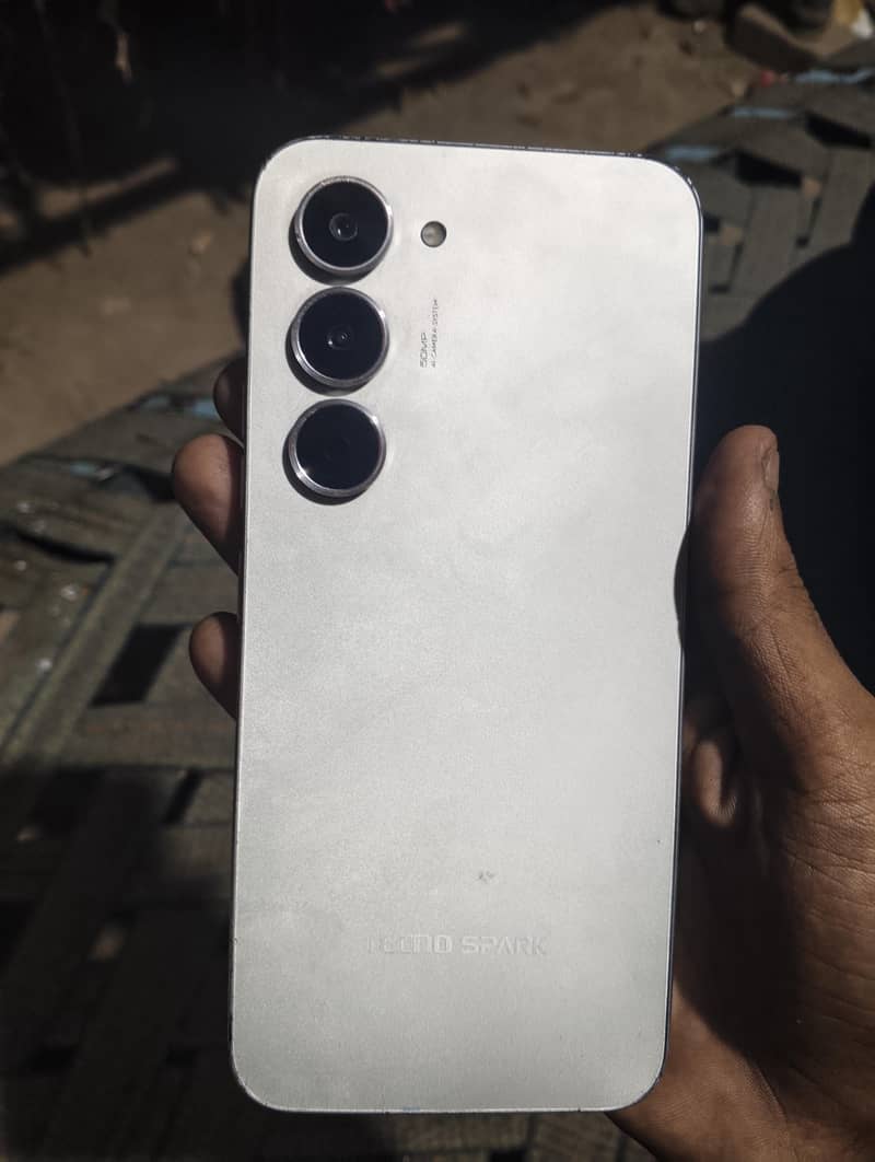 Tecno Spark 40 pro 2