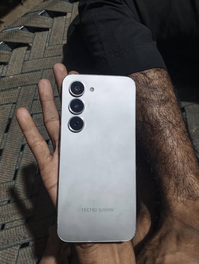 Tecno Spark 40 pro 4