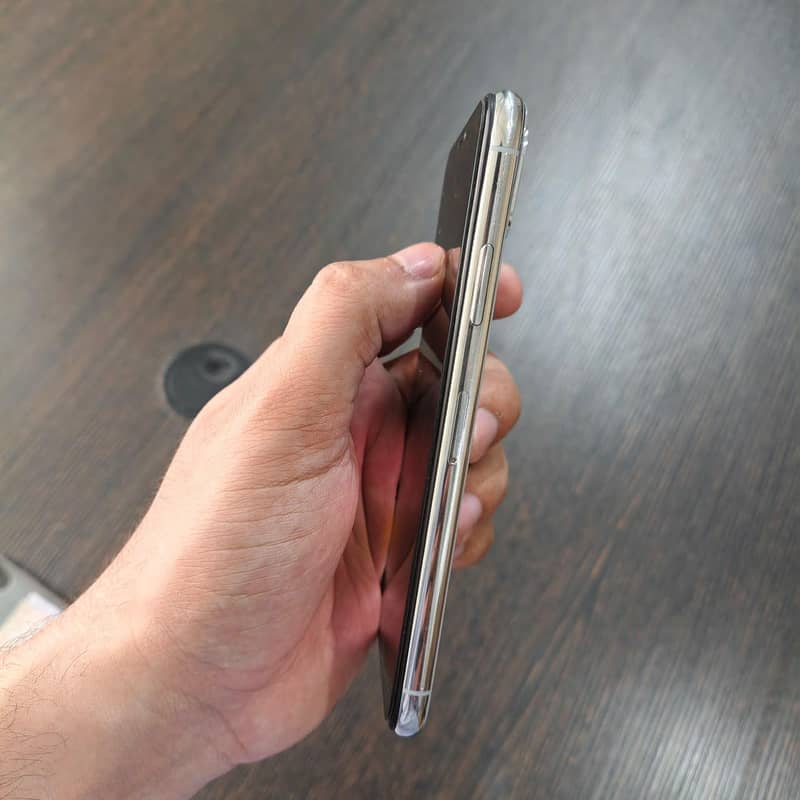 Apple iPhone X 5